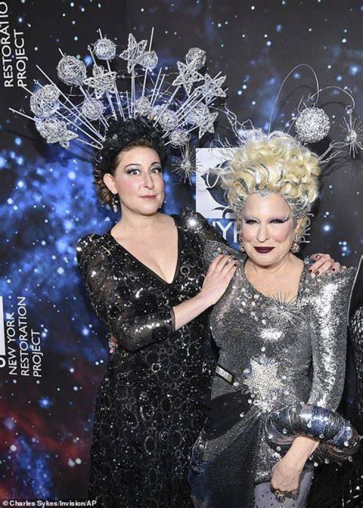 Bette Midler Snaps Her Own Scandalous Selfie, Asks Kim Kardashian to Use Nude Pics For 'Good Cause'