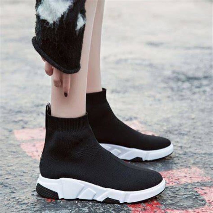Black, Sock, Footwear, Shoe, Fashion accessory, 