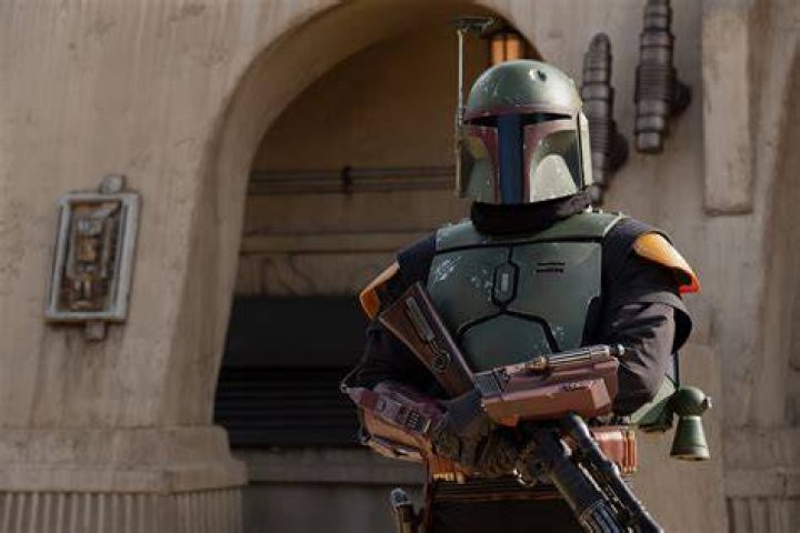 Boba Fett wielding his upgraded EE-3 in The Mandalorian and the Webley And Scott Number 1 Mark 1 Flare Gun