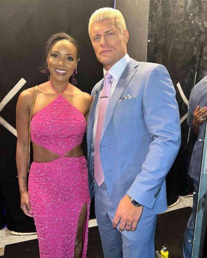 Brandi Rhodes posing 