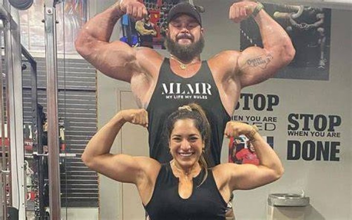 Braun Strowman And Raquel Gonzalez Cropped