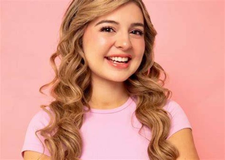Brianna Mizura: TikToker, Age, Height, YouTube, Net Worth 