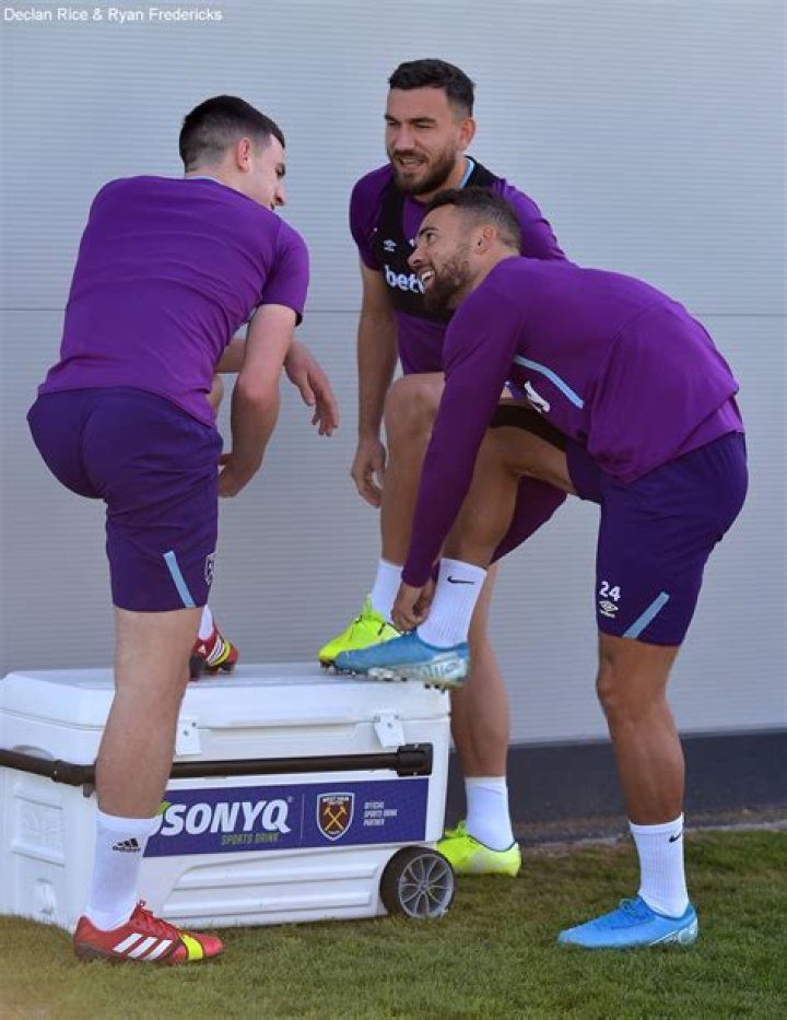 bulgespotter 👀&copy;️ on Twitter "And there it is...a lush footballers 