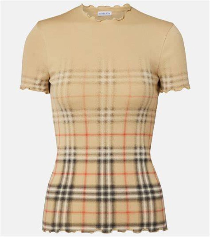 Burberry top 후루츠패밀리