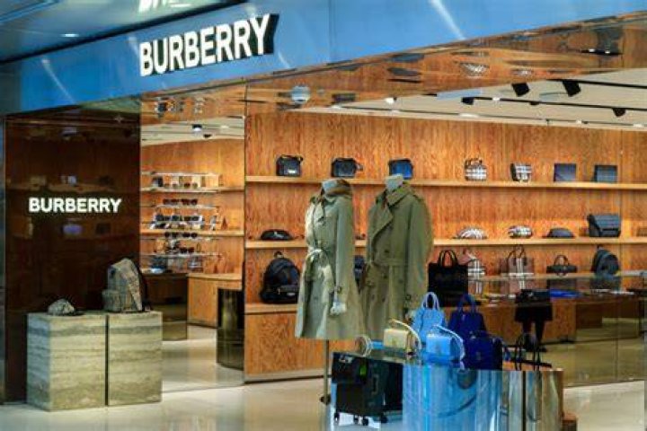 Burberry Top: A Comprehensive Guide To The Iconic Fashion Staple