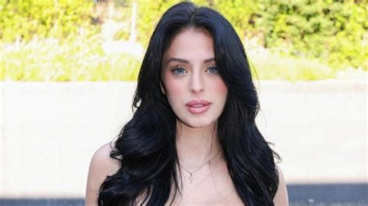 Camilla Araujo: A Rising Star In The World Of Arts And Culture
