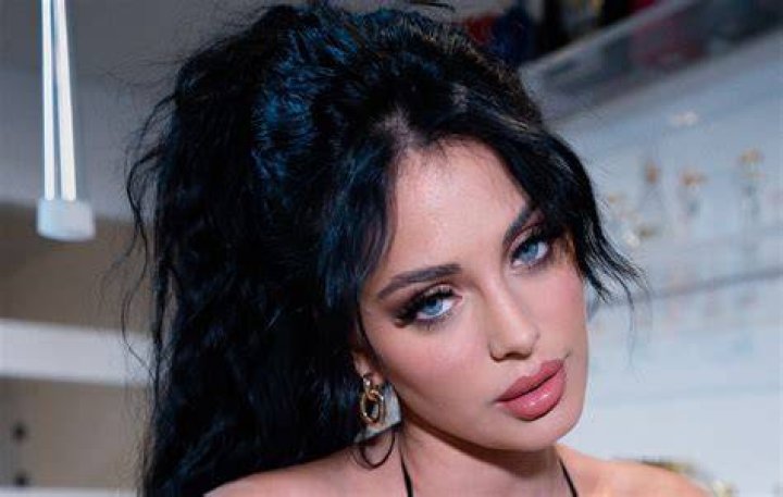 Camilla Araujo: The Rising Star In The World Of Art And Fashion