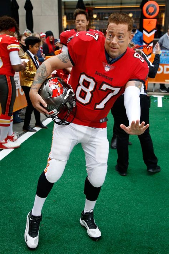 Carson Daly`s height, weight. To avoid criticism