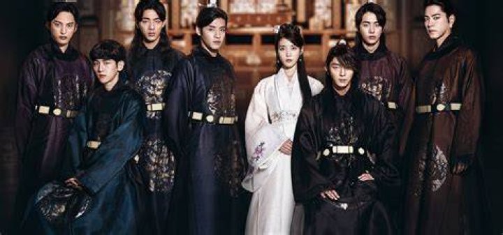 Cast photo of Moon Lovers: Scarlet Heart Ryeo wearing dark kimonos