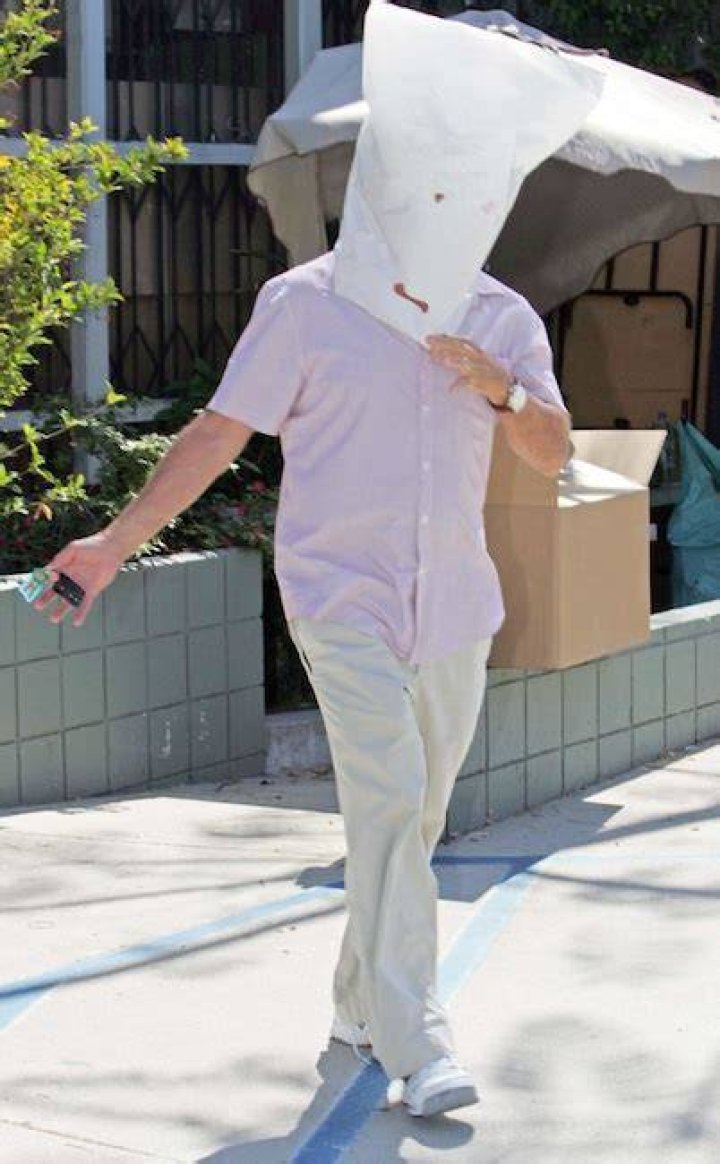 Celebrities Who Cheekily Play Hide-and-Seek With Paparazzi