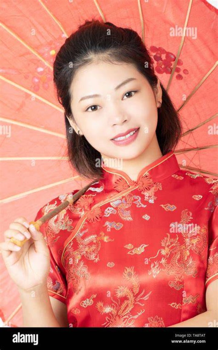 Chinese girl wearing traditional Chinese clothing