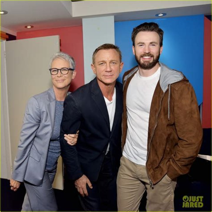 Chris Evans Jaeden Martell and Michelle Dockery in Defending Jacob Apple TV+