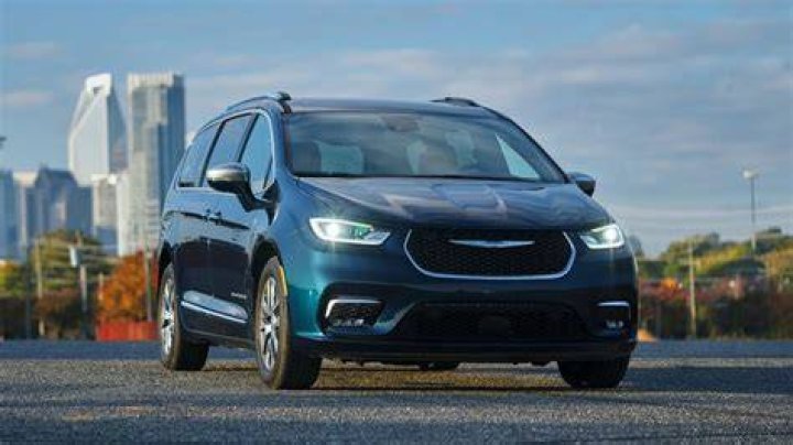 Chrysler Pacifica Earns Parents Best Family Car Honors for Third Consecutive Year