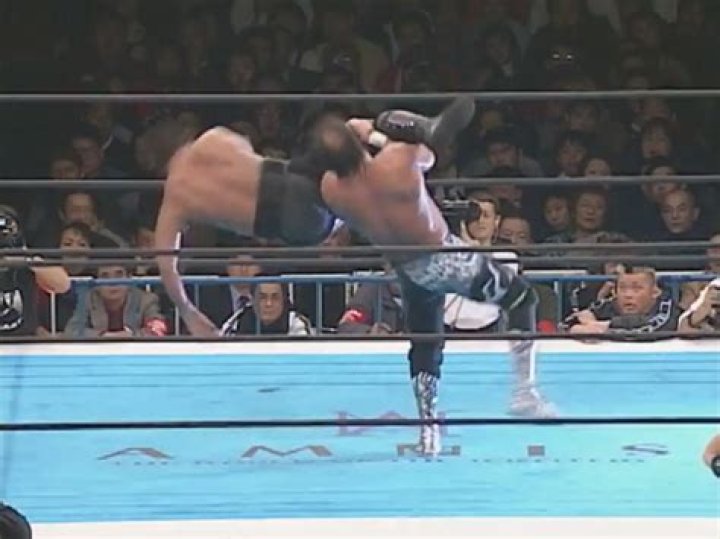 Chyna vs. Masahiro Chono (NJPW The Spiral, 10/14/2002)