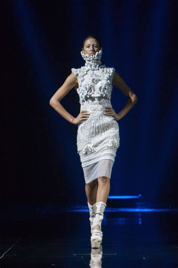 Clothing, Dress, Fashion, Fashion model, Gown, Fashion design, Haute couture, Costume design, hoopskirt, Long hair, 