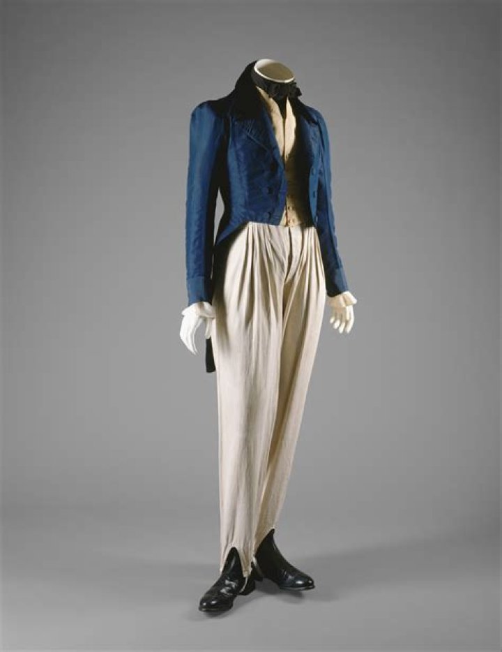 Clothing, Footwear, Trousers, Coat, Dress, Outerwear, Hat, Collar, Style, Street fashion, 