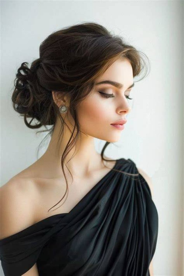 Clothing, Hairstyle, Shoulder, Dress, Formal wear, Style, One-piece garment, Fashion, Fashion model, Day dress, 