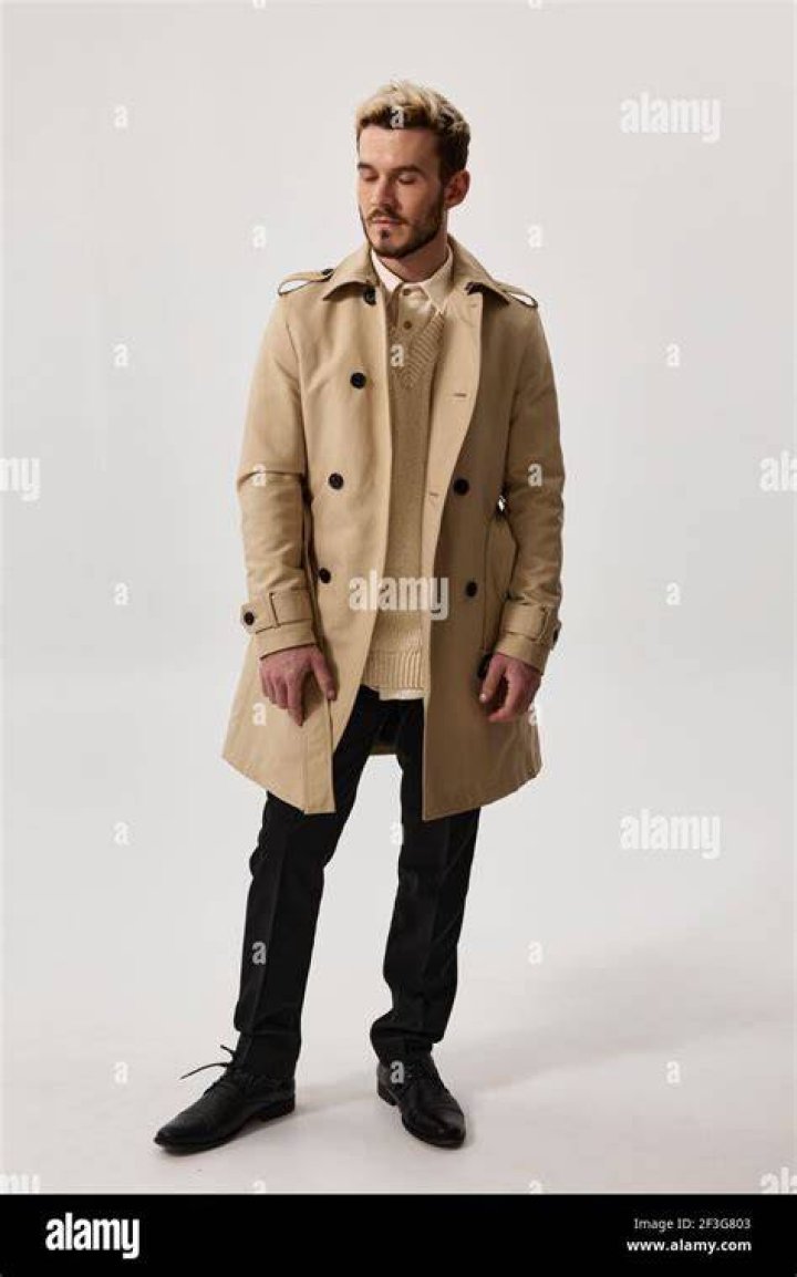 Clothing, Hairstyle, Trousers, Shoulder, Coat, Joint, Outerwear, Style, Dress, Eyelash, 