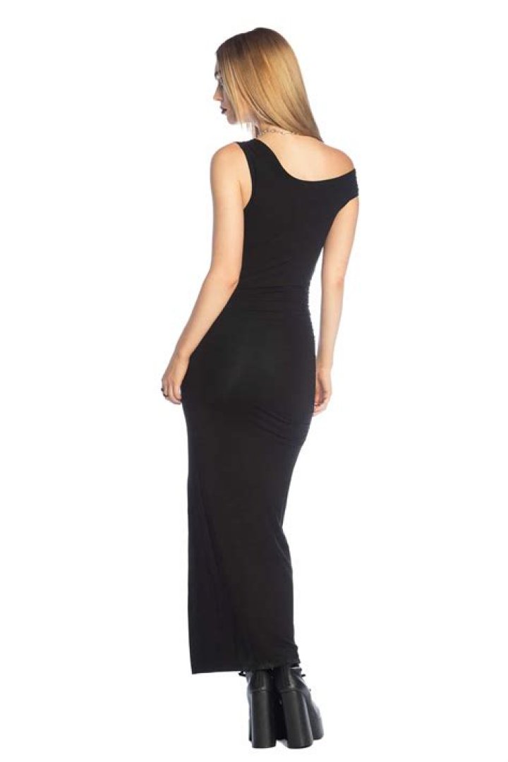 Clothing, Nose, Shoulder, Dress, Flooring, Joint, Style, Carpet, Hat, Fashion model, 