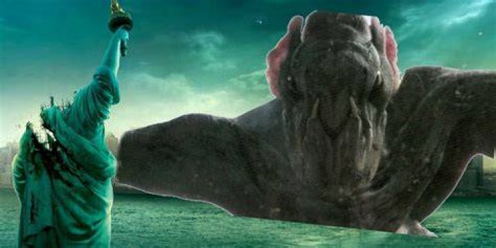 Cloverfield monster looking into the camera in Cloverfield