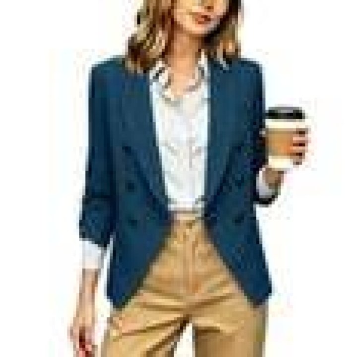 Coat, Sleeve, Collar, Outerwear, Suit, Hat, Blazer, Costume accessory, Headgear, Crowd, 