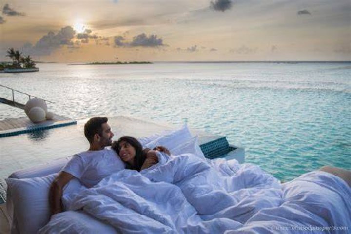 Couple on honeymoon in Maldives