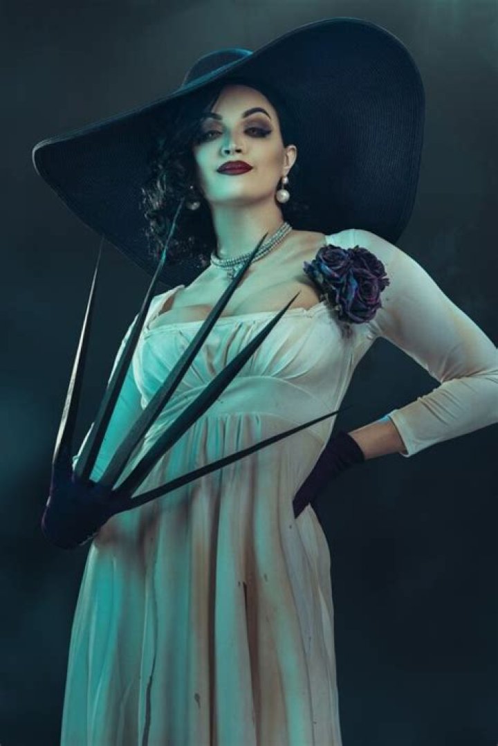 Crash Candy cosplay Lady Dimitrescu Resident Evil 8 Village