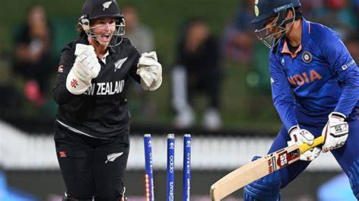 Cricket: White Ferns great Katey Martin calls time on career