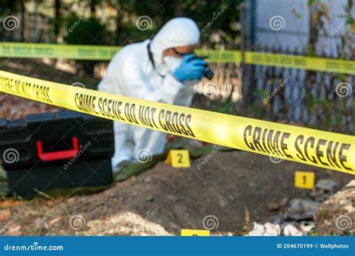 Crime Scene Investigation, des personnes lors d'une sc&egrave;ne de meurtre