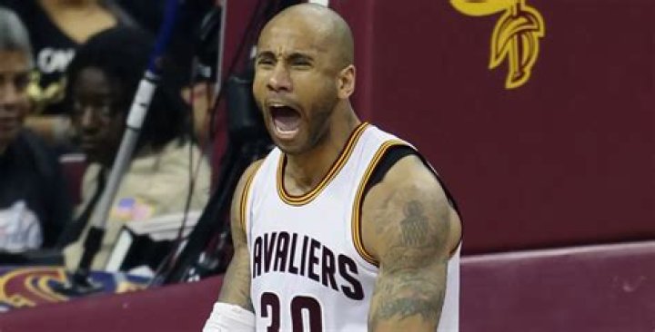Dahntay Jones Age, Net worth: Kids, Wife, Weight, Bio-Wiki