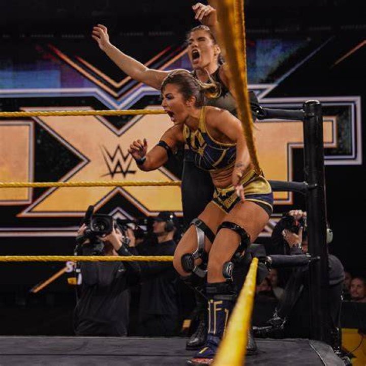 Dakota Kai scorpion kicks Tegan Nox
