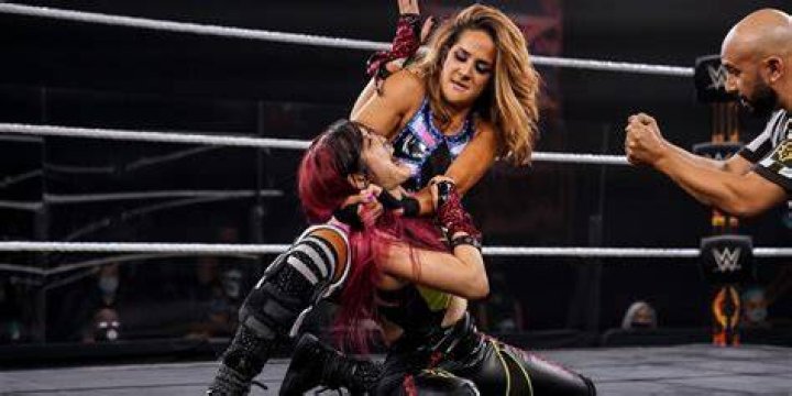 Dakota Kai wears down Io Shirai