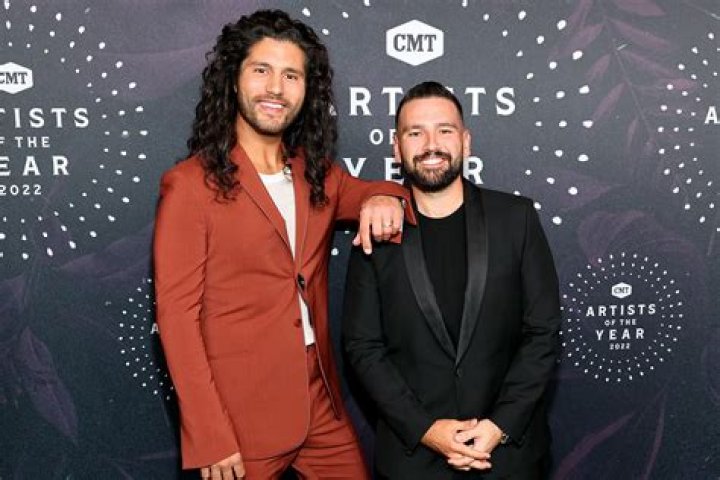 Dan + Shay's Shay Mooney says he's lost almost 50 pounds on health
