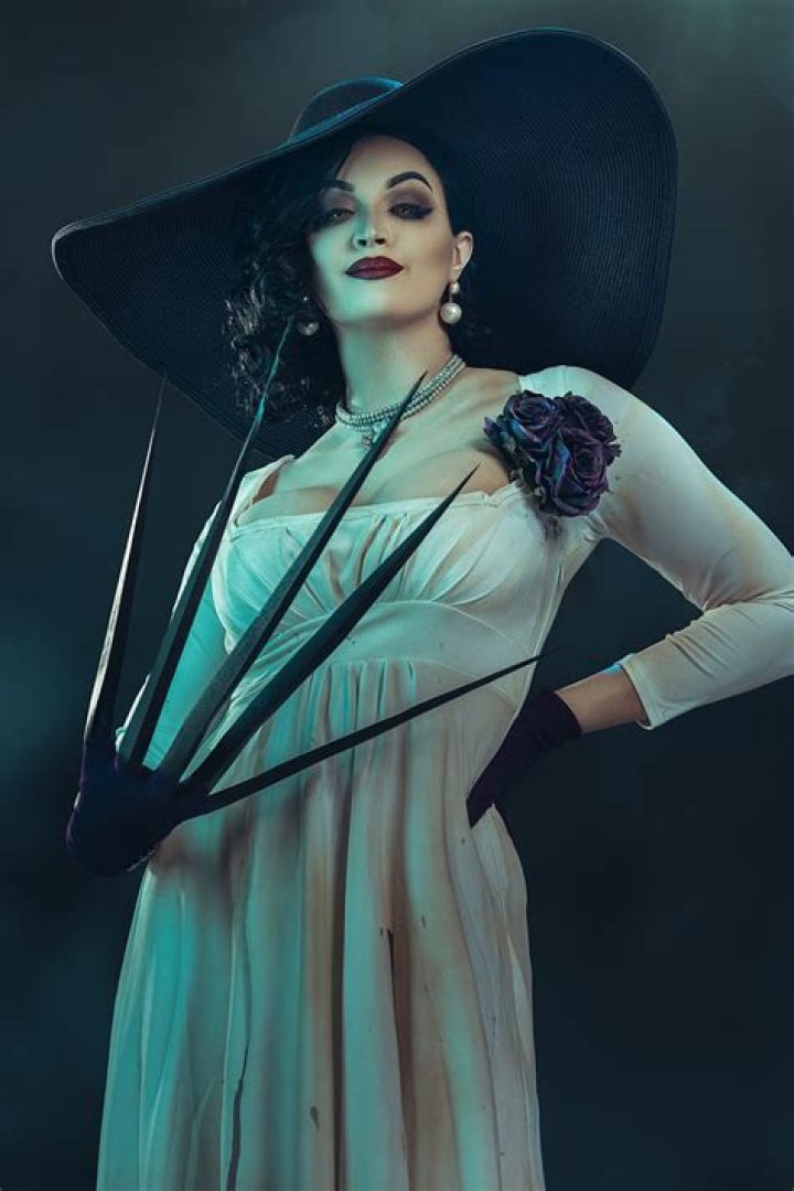 Danidarkan Lady Dimitrescu cosplay Resident Evil 8 Village