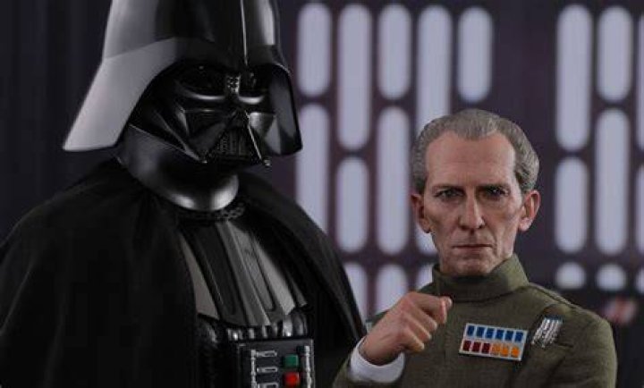 Darth Vader and Tarkin in Star Wars
