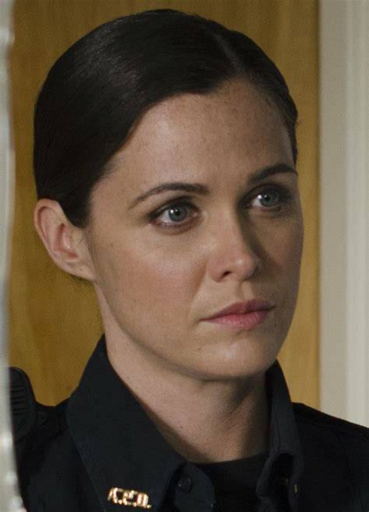 Dawn Lerner in The Walking Dead looking to the side, ready to shoot