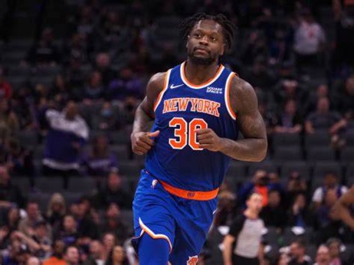 Days After Jaylen Brown Showcased Improved Off-Hand Dribbling, “Left-Handed
Bandit” Julius Randle Asked to Follow Suit