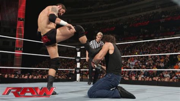 Dean Ambrose v Bad News Barrett Fastlane 2015 Cropped