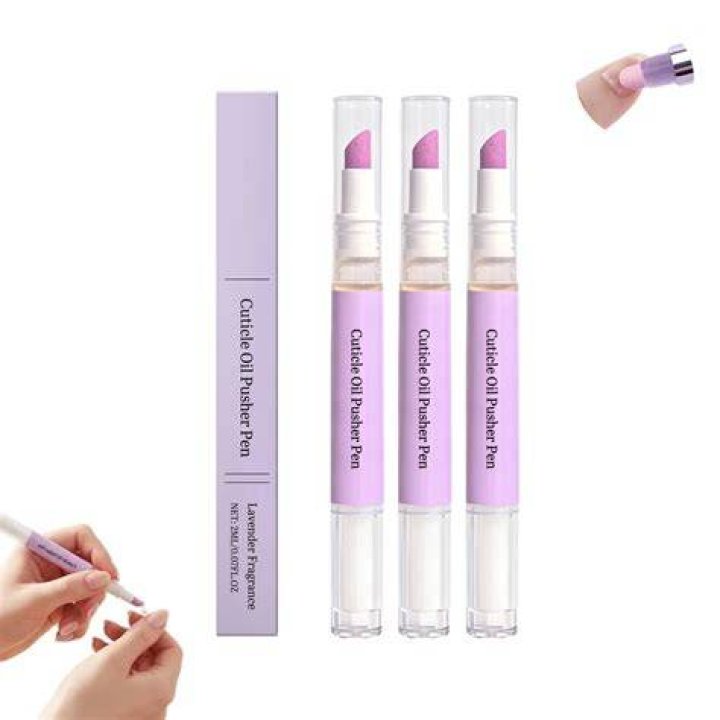 Definitions of pen-pusher - OneLook