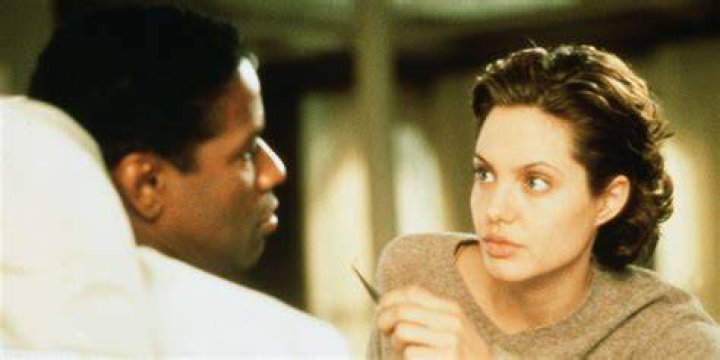 Denzel Washington and Angelina Jolie in The Bone Collector