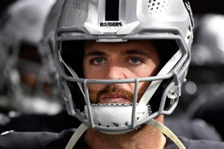 Derek Carr Wears Eyeliner? Breaking Down the Rumor