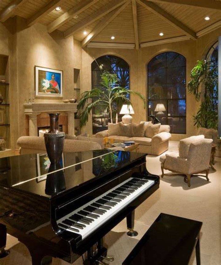 Dining room with grand piano and Hudson River views