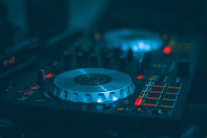Disc jockey, Electronics, Deejay, Sound engineer, Technology, Cdj, Electronic instrument, Audio equipment, 