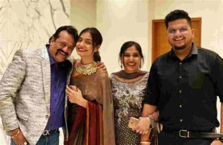 Divya Agarwal Family