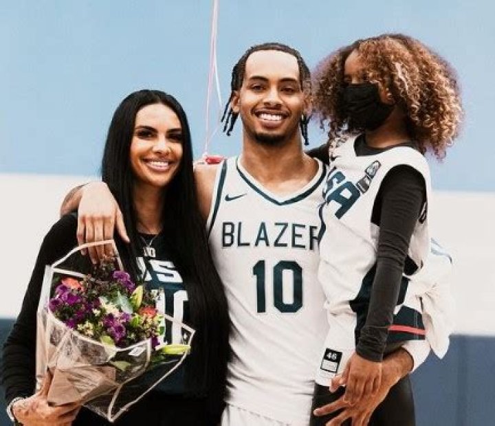 Does Amari Bailey have siblings?