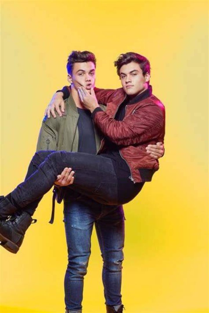 Dolan Twins: YouTubers, Age, Height, Net Worth !