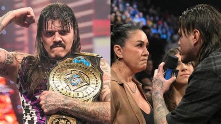 Dominik Mysterio tells his mother to shut up Cropped
