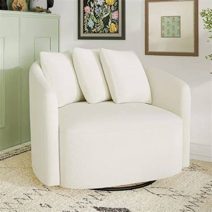Drew Barrymore&rsquo;s Viral Boucl&eacute; Chair Is on Rare Sale at Walmart for 25