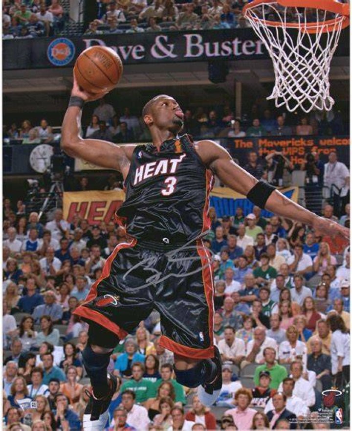 Dwayne Wade dunk on Thunder