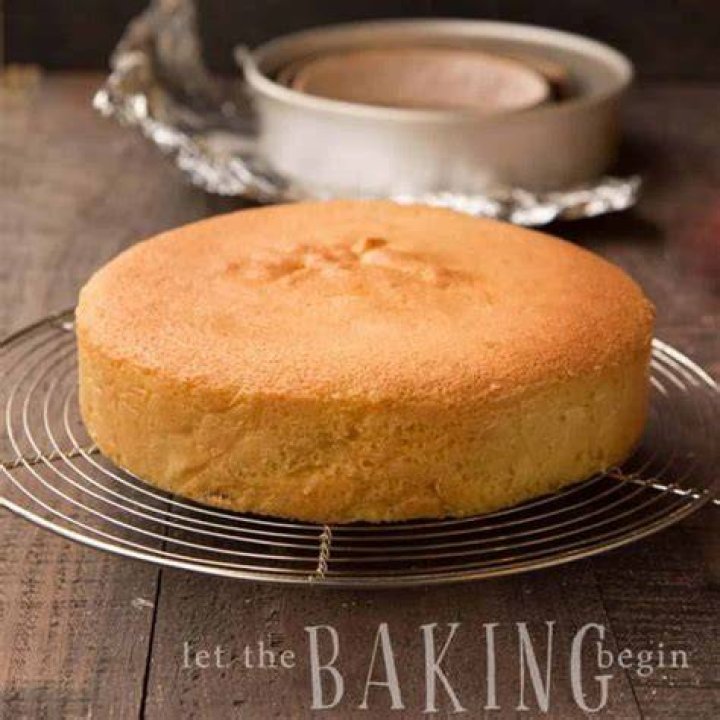 Easy sponge cake recipe: How to bake a cake step by step?